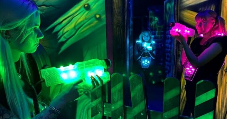 Yrityksen pikkujoulut Laserareenassa – energinen ja hauska tunnelma