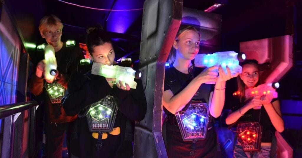 Pikkujoulut 2025 4 - Active Entertainment Elämyksellisiä aktiviteetteja ja rentoa yhdessäoloa pikkujouluihin