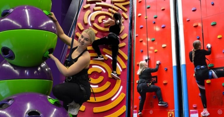 Pikkujoulut pienelle tiimille – edullisia ja elämyksellisiä ideoita