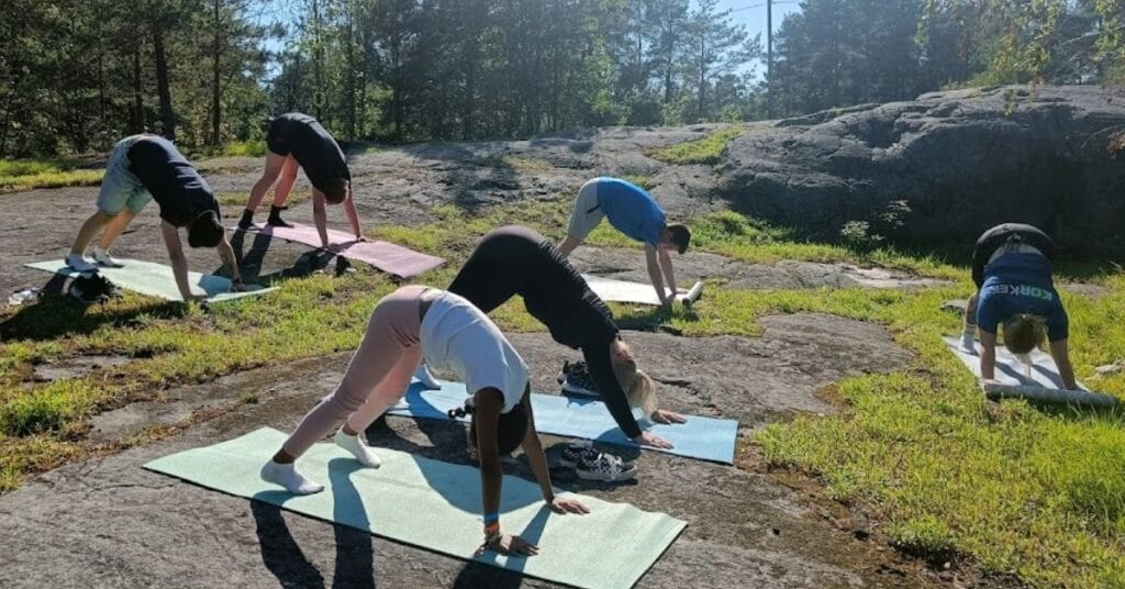 Metsäjooga tyky-päivässä - rentoutumista luonnon keskellä