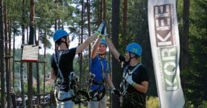 rryhmä korkeessa - Active Entertainment