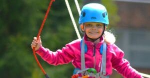 korkee-kid- 1200x628px - Active Entertainment Iloinen lapsi radalla Korkeessa